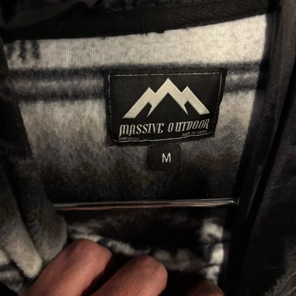 Women’s Massive Outdoor Fleece Hoodie - Picture 3 of 4